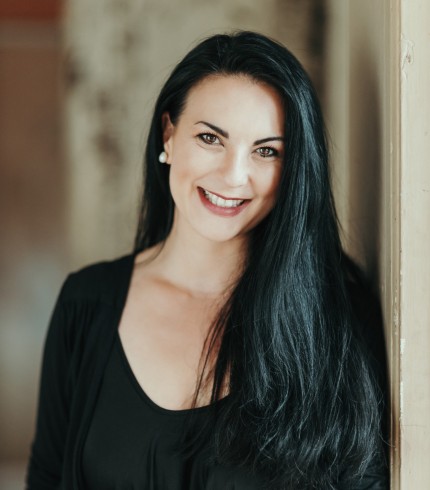 Portraitfoto der Schauspielerin und Tänzerin Dorothea Kriegl