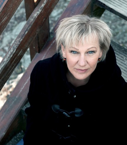 Porträtfoto von Ruth-Claire Lederle