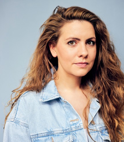 Porträtfoto Schauspielerin Sina Schulz
