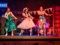 Szene aus der Karaokekomödie