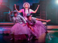 Szene aus der neuen Karaokekomödie