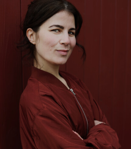 Foto der Künstlerin Teresa Maria Hager